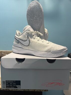 Nike LeBron NXXT Gen white Low-Top Basketball Shoes with Silver Swoosh black new